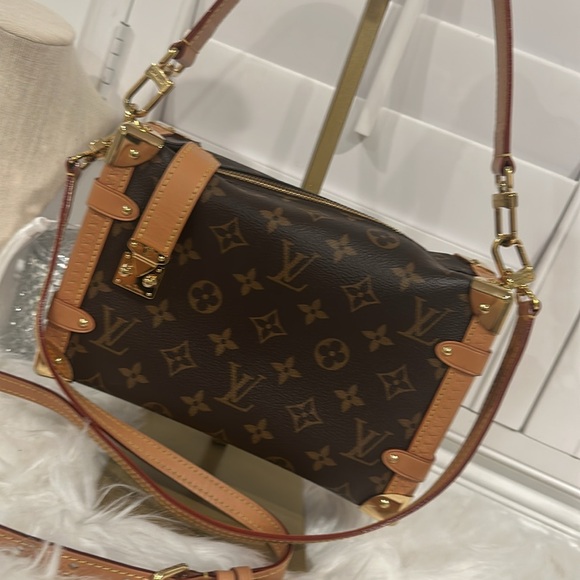 Louis Vuitton Monogram Side Trunk MM Bag - Picture 5 of 11